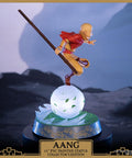 Avatar: The Last Airbender - Aang PVC Collector’s Edition (aangce_02.jpg)