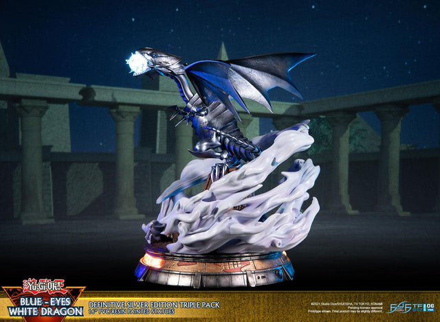 Yu-Gi-Oh! – Blue-Eyes White Dragon (Definitive Silver Edition Triple Pack) (bewd-silverdefx3-web-05.jpg)
