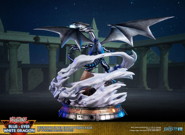 Yu-Gi-Oh! – Blue-Eyes White Dragon (Definitive Silver Edition Triple Pack) (bewd-silverdefx3-web-06.jpg)