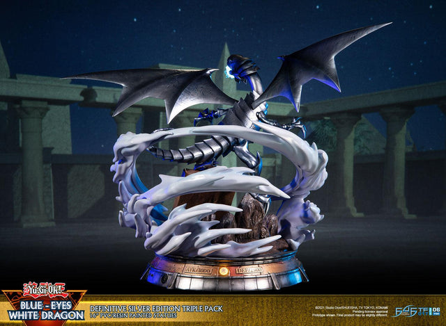 Yu-Gi-Oh! – Blue-Eyes White Dragon (Definitive Silver Edition Triple Pack) (bewd-silverdefx3-web-07.jpg)