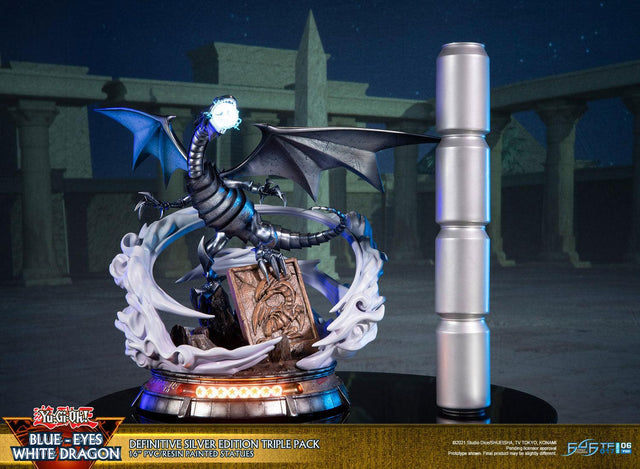 Yu-Gi-Oh! – Blue-Eyes White Dragon (Definitive Silver Edition Triple Pack) (bewd-silverdefx3-web-09.jpg)
