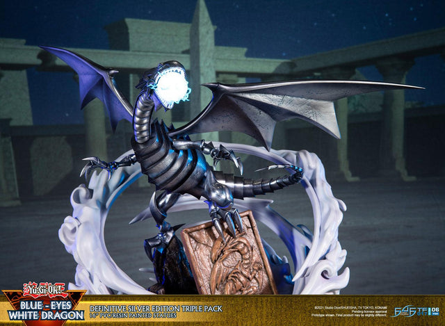Yu-Gi-Oh! – Blue-Eyes White Dragon (Definitive Silver Edition Triple Pack) (bewd-silverdefx3-web-12.jpg)