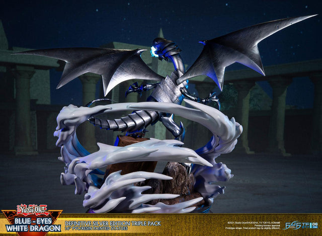 Yu-Gi-Oh! – Blue-Eyes White Dragon (Definitive Silver Edition Triple Pack) (bewd-silverdefx3-web-15.jpg)