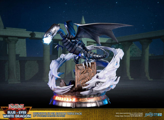 Yu-Gi-Oh! – Blue-Eyes White Dragon (Definitive Silver Edition Triple Pack) (bewd-silverdefx3-web-21.jpg)