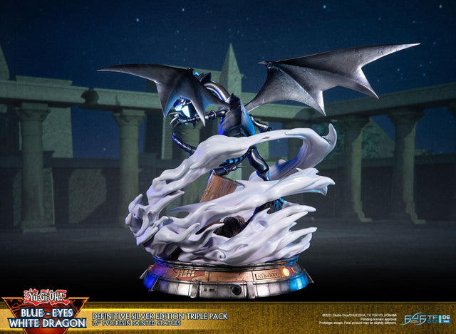 Yu-Gi-Oh! – Blue-Eyes White Dragon (Definitive Silver Edition Triple Pack) (bewd-silverdefx3-web-23.jpg)