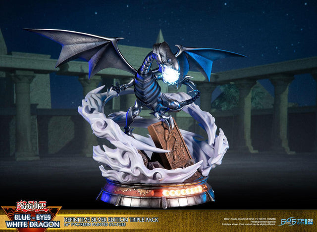 Yu-Gi-Oh! – Blue-Eyes White Dragon (Definitive Silver Edition Triple Pack) (bewd-silverdefx3-web-27.jpg)