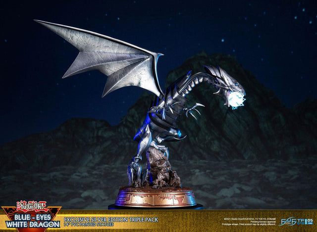 Yu-Gi-Oh! – Blue-Eyes White Dragon (Exclusive Silver Edition Triple Pack) (bewd-silverexcx3-web-03.jpg)