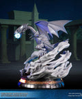 Yu-Gi-Oh! – Blue-Eyes White Dragon (Definitive White Edition) (bewd-whitedef-web-23.jpg)