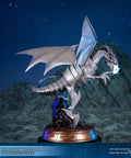 Yu-Gi-Oh! – Blue-Eyes White Dragon (Exclusive White Edition) (bewd-whiteexc-web-04.jpg)