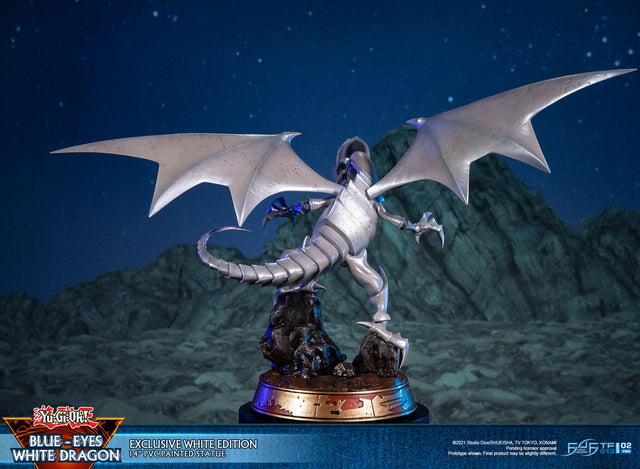 Yu-Gi-Oh! – Blue-Eyes White Dragon (Exclusive White Edition) (bewd-whiteexc-web-05.jpg)
