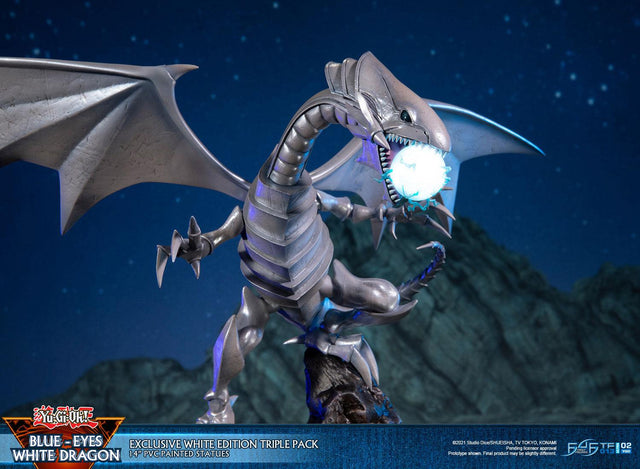 Yu-Gi-Oh! – Blue-Eyes White Dragon (Exclusive White Edition Triple Pack) (bewd-whiteexcx3-web-14.jpg)