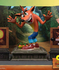 Crash Bandicoot (Exclusive) (crash-resin-horizontal-exc_01.jpg)