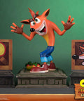 Crash Bandicoot (Exclusive) (crash-resin-horizontal-exc_03.jpg)