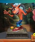 Crash Bandicoot (Exclusive) (crash-resin-horizontal-exc_12.jpg)