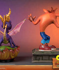 Crash Bandicoot (Exclusive) (crash-resin-horizontal-exc_29.jpg)