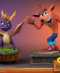 Crash Bandicoot (Exclusive) (crash-resin-horizontal-exc_31.jpg)