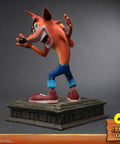 Crash Bandicoot (Exclusive) (crash-resin-horizontal-exc_34.jpg)