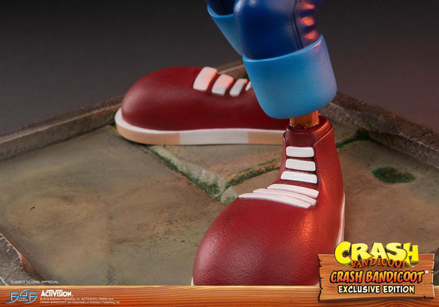 Crash Bandicoot (Exclusive) (crash-resin-horizontal-exc_50.jpg)