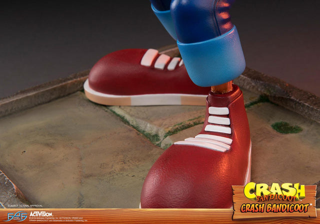 Crash Bandicoot (Regular) (crash-resin-horizontal-reg_19.jpg)