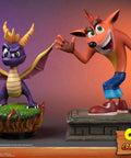 Crash Bandicoot (Regular) (crash-resin-horizontal-reg_33.jpg)