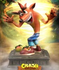 Crash Bandicoot (Exclusive) (crash-resin-vertical-exc_01.jpg)