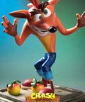 Crash Bandicoot (Exclusive) (crash-resin-vertical-exc_08.jpg)