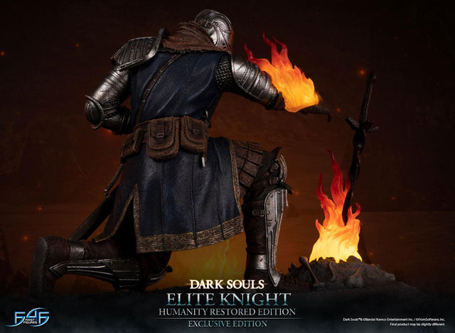 Dark Souls - Elite Knight: Humanity Restored Edition (Exclusive Edition) (ek_kneeling_ex_21.jpg)