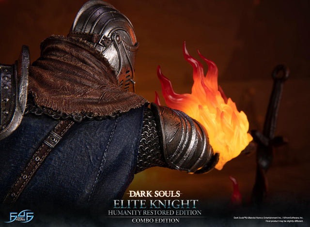 Dark Souls - Elite Knight Combo Edition (ek_kneeling_ex_25_1.jpg)