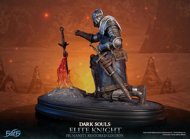 Dark Souls - Elite Knight: Humanity Restored Edition (ek_kneeling_st_02.jpg)
