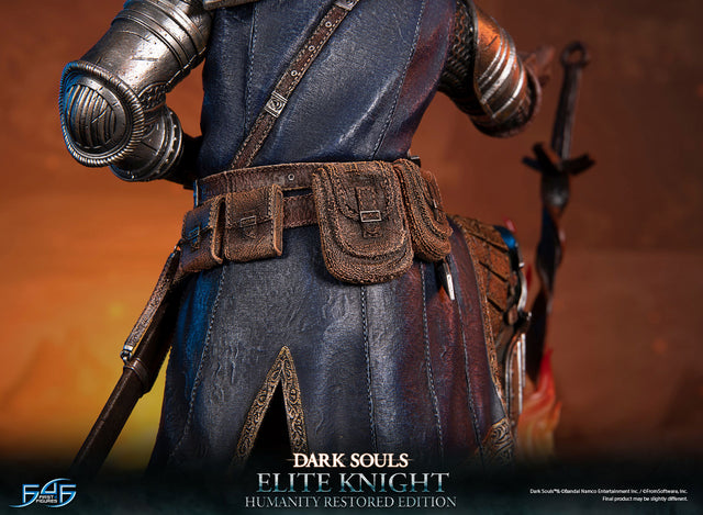 Dark Souls - Elite Knight: Humanity Restored Edition (ek_kneeling_st_21.jpg)