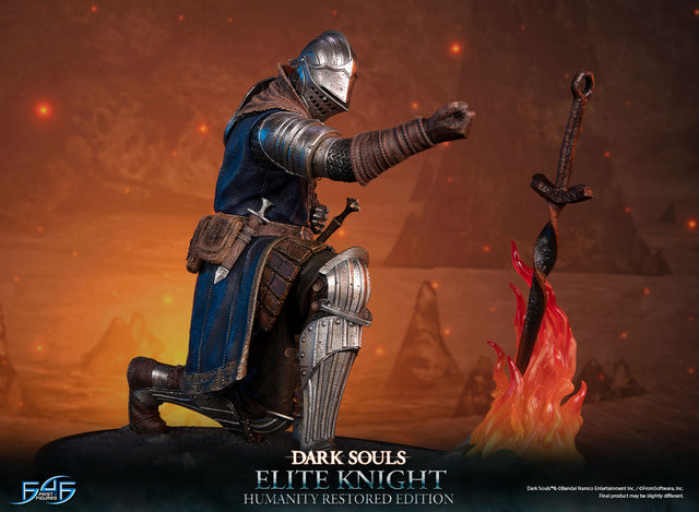 Dark Souls - Elite Knight: Humanity Restored Edition (ek_kneeling_st_23.jpg)