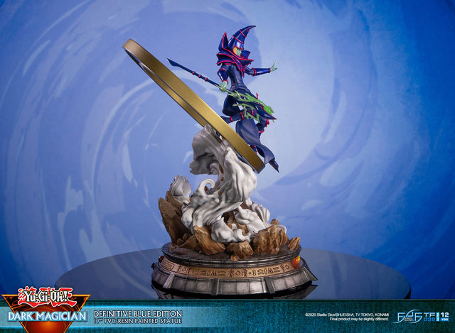 Yu-Gi-Oh! – Dark Magician (Definitive Blue Edition)  (launchphoto_dmblue_de-10.jpg)