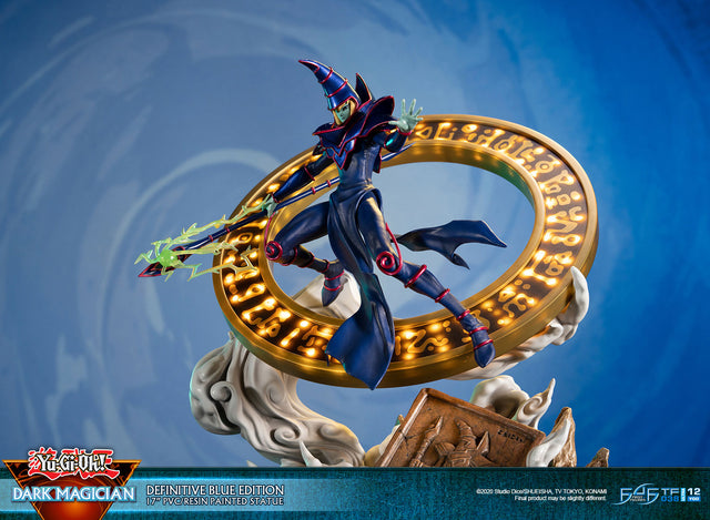 Yu-Gi-Oh! – Dark Magician (Definitive Blue Edition)  (launchphoto_dmblue_de-31.jpg)