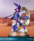 Yu-Gi-Oh! – Dark Magician (Standard Blue Edition)  (launchphoto_dmblue_st-07.jpg)