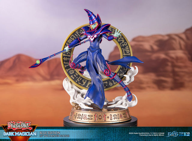Yu-Gi-Oh! – Dark Magician (Standard Blue Edition)  (launchphoto_dmblue_st-08.jpg)