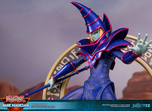 Yu-Gi-Oh! – Dark Magician (Standard Blue Edition)  (launchphoto_dmblue_st-10.jpg)