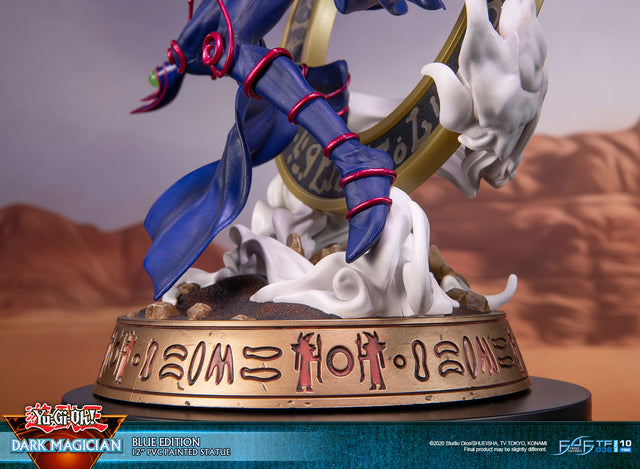 Yu-Gi-Oh! – Dark Magician (Standard Blue Edition)  (launchphoto_dmblue_st-15.jpg)