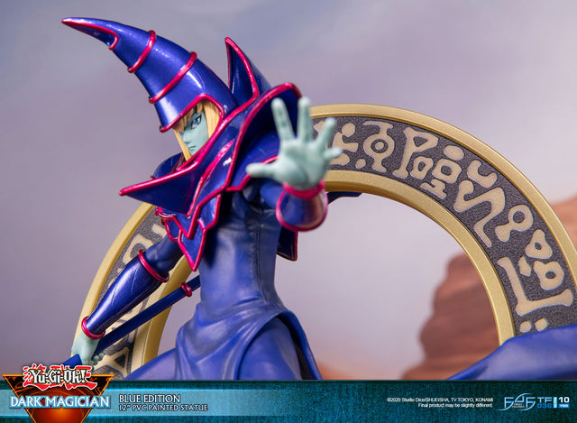 Yu-Gi-Oh! – Dark Magician (Standard Blue Edition)  (launchphoto_dmblue_st-19.jpg)