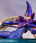 Yu-Gi-Oh! – Dark Magician (Standard Blue Edition)  (launchphoto_dmblue_st-20.jpg)