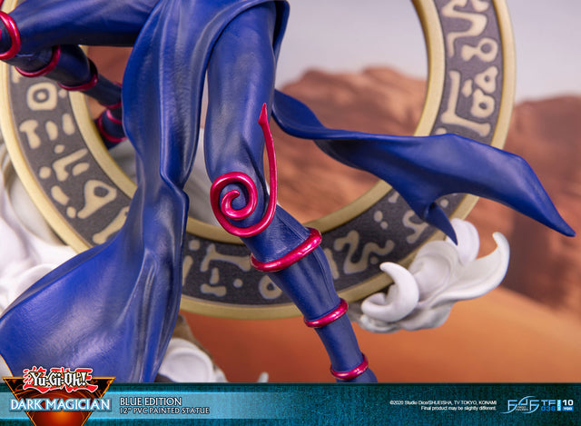 Yu-Gi-Oh! – Dark Magician (Standard Blue Edition)  (launchphoto_dmblue_st-21.jpg)