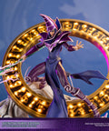 Yu-Gi-Oh! – Dark Magician (Definitive Purple Edition)  (launchphoto_dmpurple_de-31.jpg)