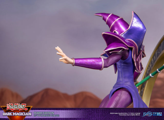 Yu-Gi-Oh! – Dark Magician (Standard Purple Edition)  (launchphoto_dmpurple_st-10.jpg)