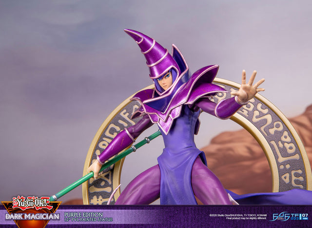 Yu-Gi-Oh! – Dark Magician (Standard Purple Edition)  (launchphoto_dmpurple_st-18.jpg)