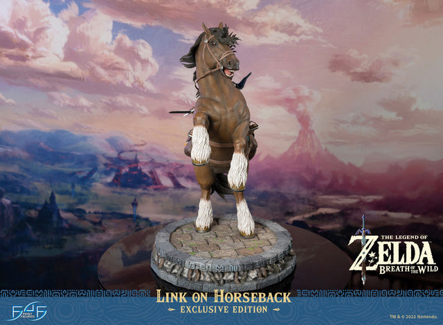 The Legend of Zelda™: Breath of The Wild - Link on Horseback (Exclusive Edition) (linkonhorseback_ex_01.jpg)
