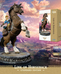 The Legend of Zelda™: Breath of The Wild - Link on Horseback (Standard Edition) (linkonhorseback_st-skuimages-4k.jpg)