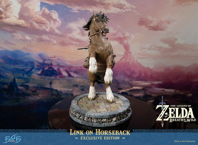 The Legend of Zelda™: Breath of The Wild - Link on Horseback (Exclusive Edition) (linkonhorseback_st_01.jpg)