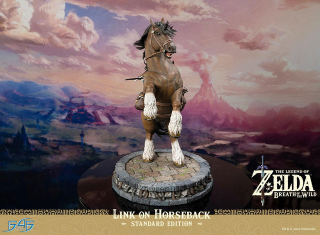The Legend of Zelda™: Breath of The Wild - Link on Horseback (Standard Edition) (linkonhorseback_st_01_2.jpg)