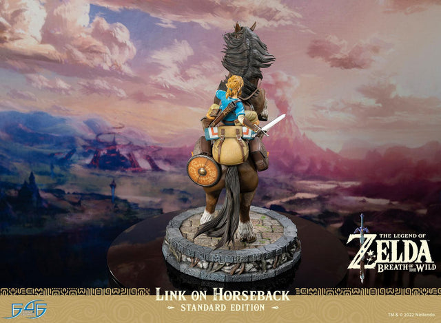 The Legend of Zelda™: Breath of The Wild - Link on Horseback (Standard Edition) (linkonhorseback_st_05_2.jpg)
