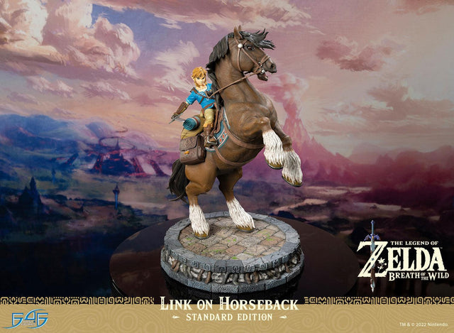 The Legend of Zelda™: Breath of The Wild - Link on Horseback (Standard Edition) (linkonhorseback_st_08_2.jpg)