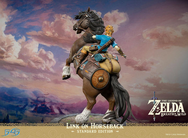 The Legend of Zelda™: Breath of The Wild - Link on Horseback (Standard Edition) (linkonhorseback_st_13_1.jpg)